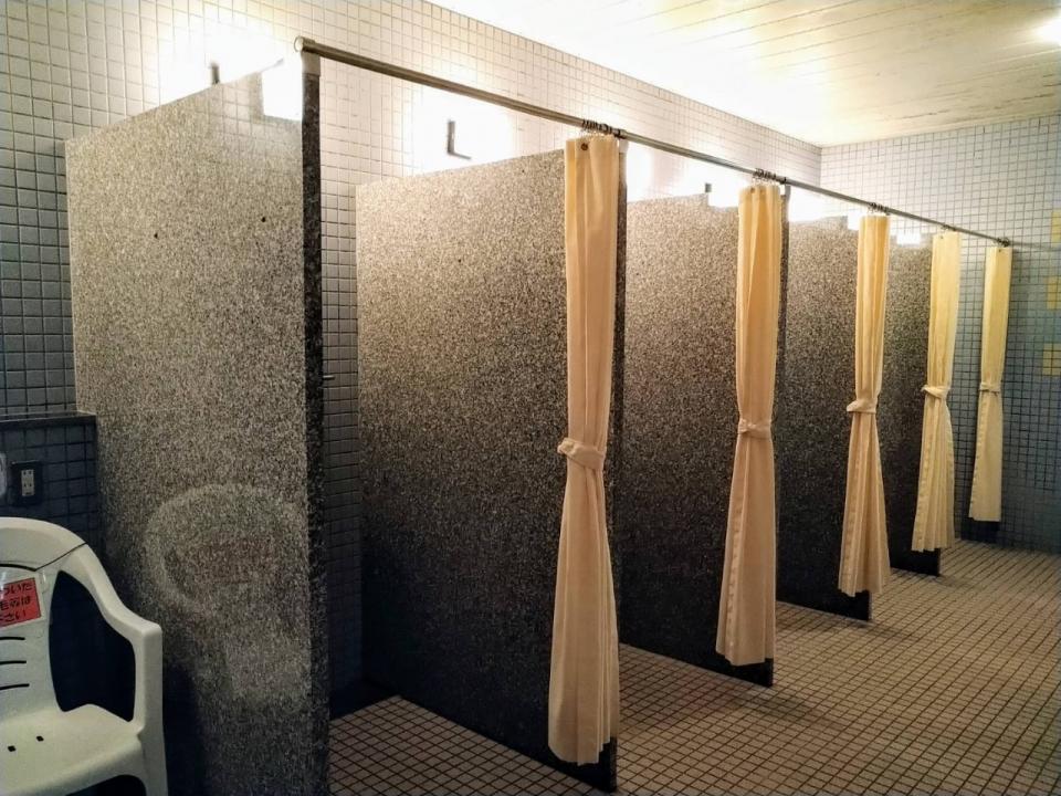 嘉麻市温水プールスイミングプラザなつきシャワー室