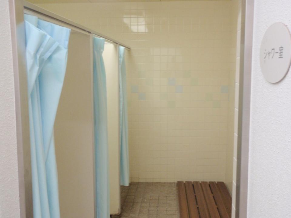 嘉穂総合体育館シャワー室