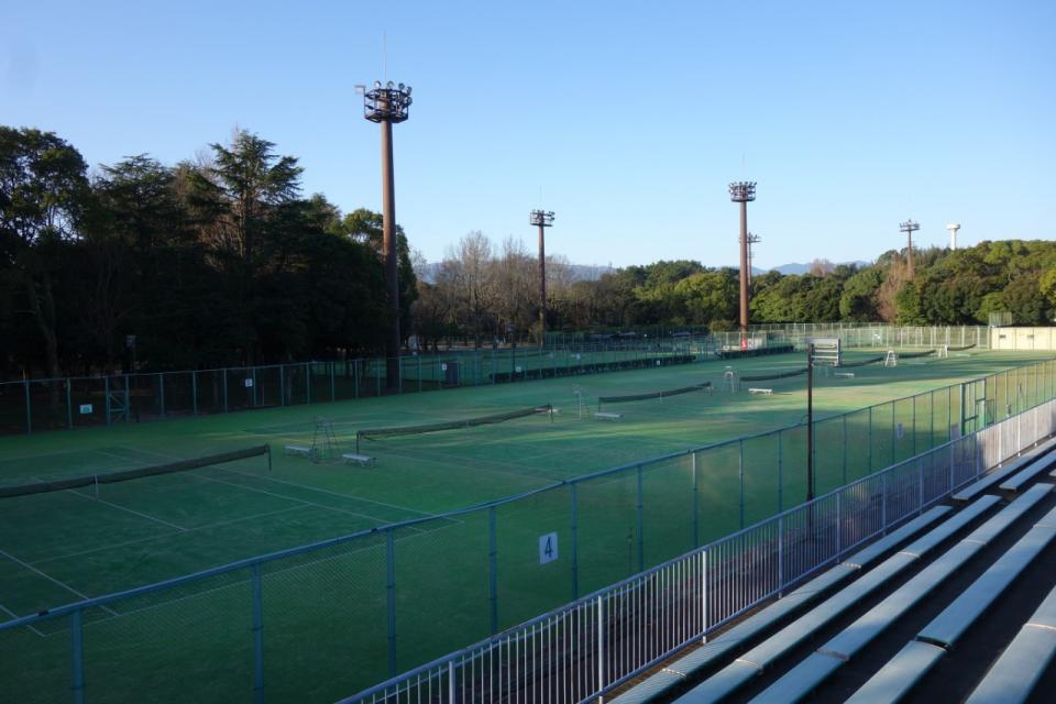 春日公園テニスコート