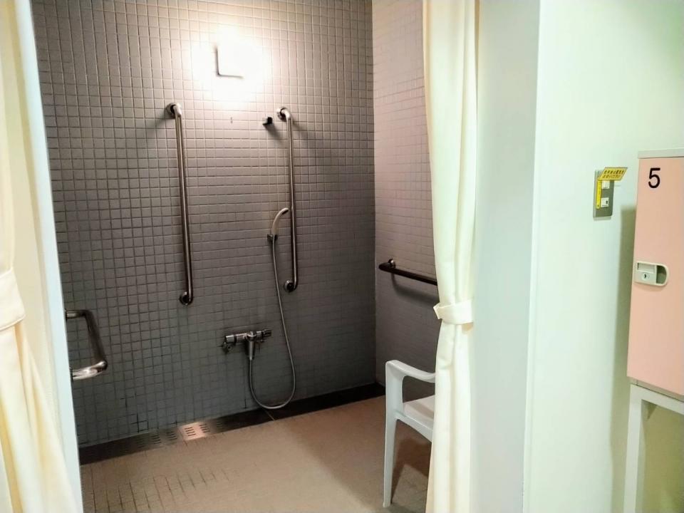 嘉麻市温水プールスイミングプラザなつき多目的シャワー室