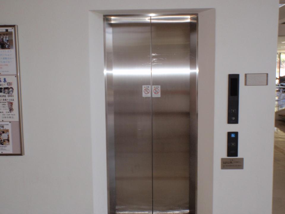 嘉穂総合体育館エレベーター