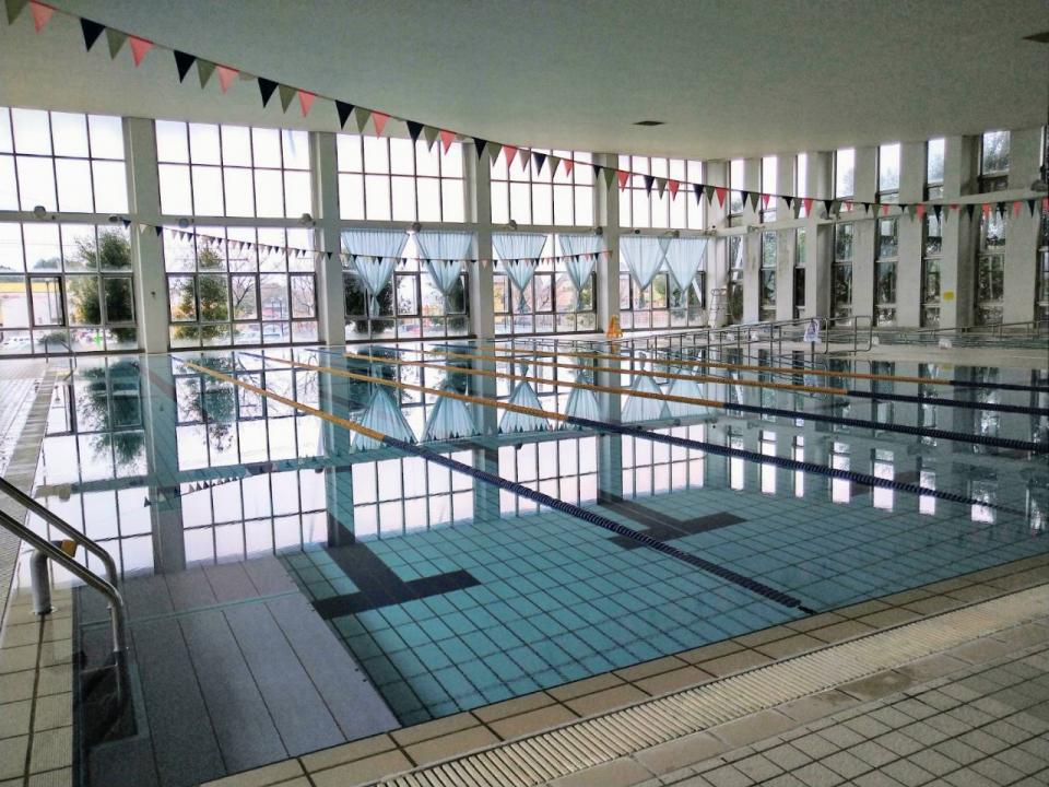 嘉麻市温水プールスイミングプラザなつき２５メートルプール