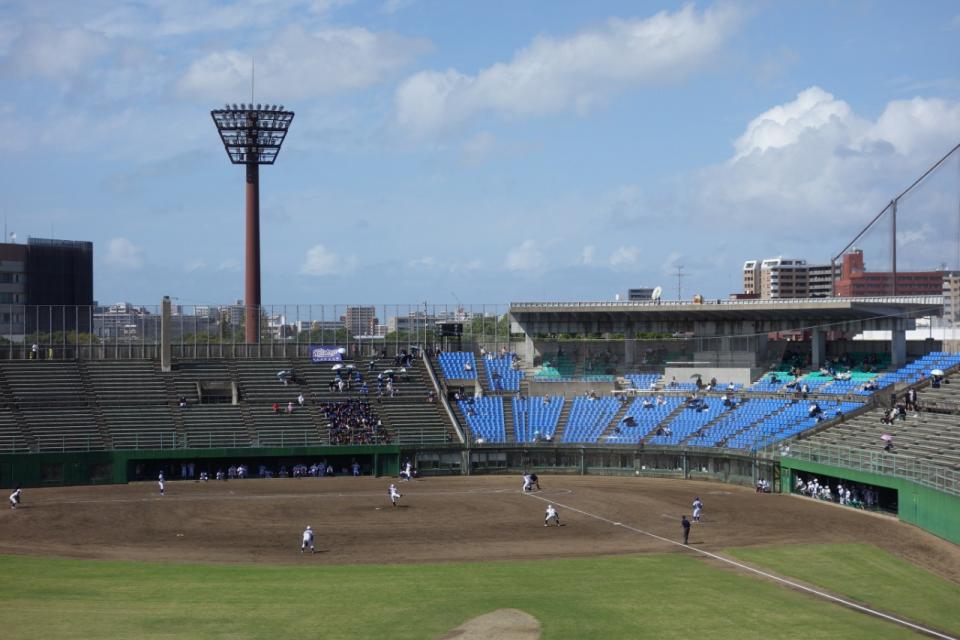 春日公園野球場