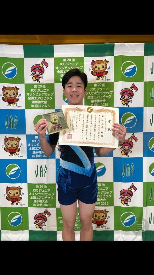 準優勝の盾と賞状